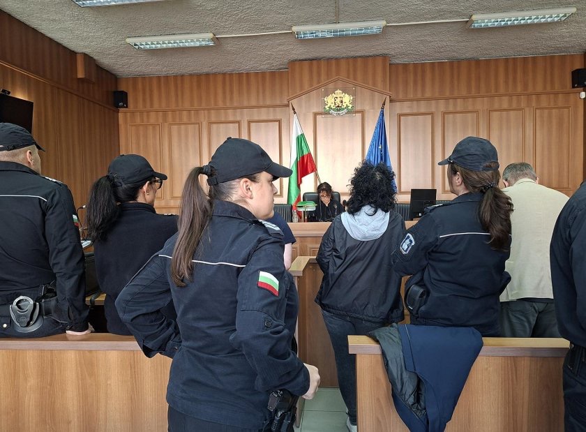 Съдебната зала при разглеждането на исканията за задържане.